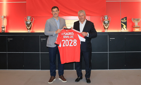 Jos&#233; Gandarez, vice-presidente do SL Benfica, com o presidente do Conselho de Administra&#231;&#227;o do Grupo CAC, Manuel Sobreiro