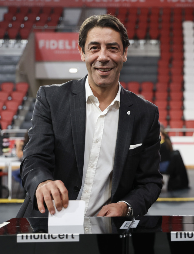 Presidente Rui Costa no momento da vota&#231;&#227;o