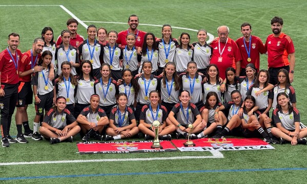 Equipa Sub-14 do SL Benfica celebrou a conquista da DonostiCup 2025, em San Sebasti&#225;n