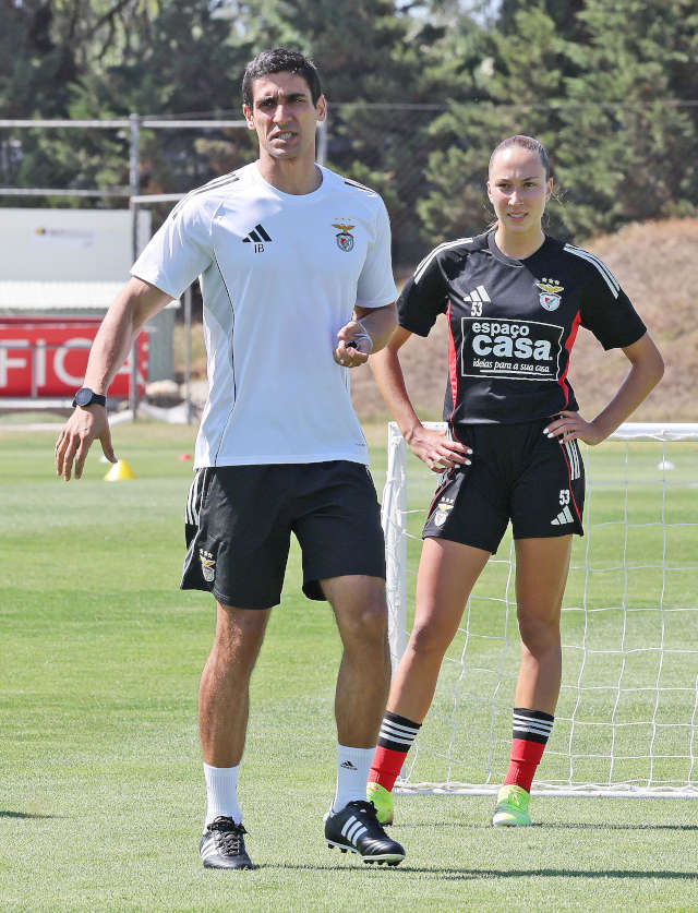 Ivan Baptista no comando do treino