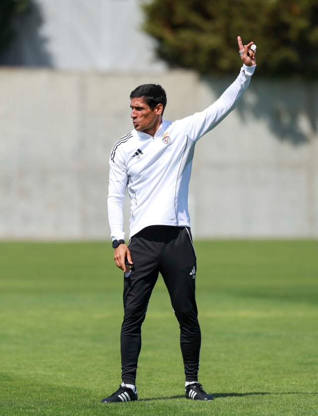Treinador Ivan Baptista