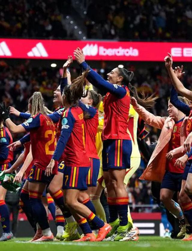 Cristina Prieto festeja a conquista da Liga das Na&#231;&#245;es Feminina