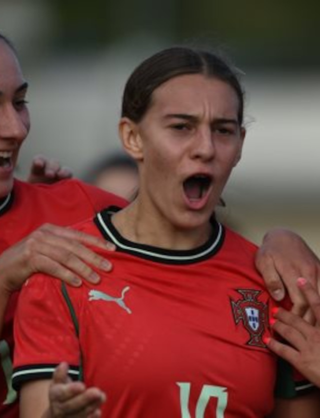 Festejos do golo de Matilde Matos