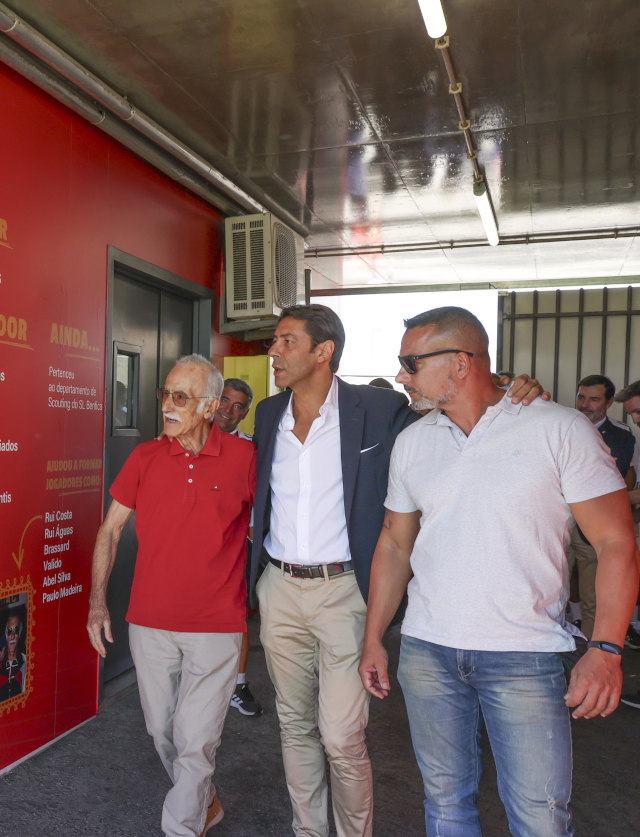 O Presidente Rui Costa com Arnaldo Teixeira e Adolfo Calisto (filho de Adolfo Calisto)