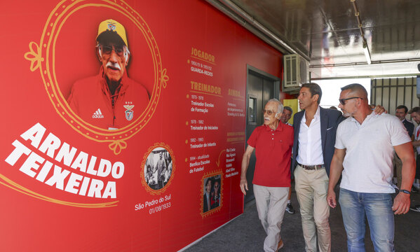 O Presidente Rui Costa com Arnaldo Teixeira e Adolfo Calisto (filho de Adolfo Calisto)