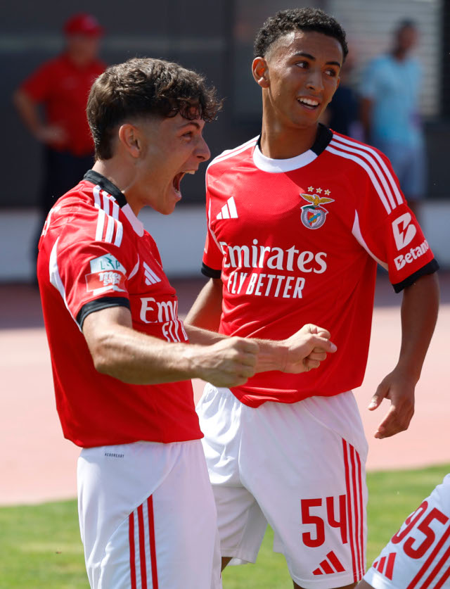 Gon&#231;alo Moreira a festejar o seu primeiro golo na Liga 2