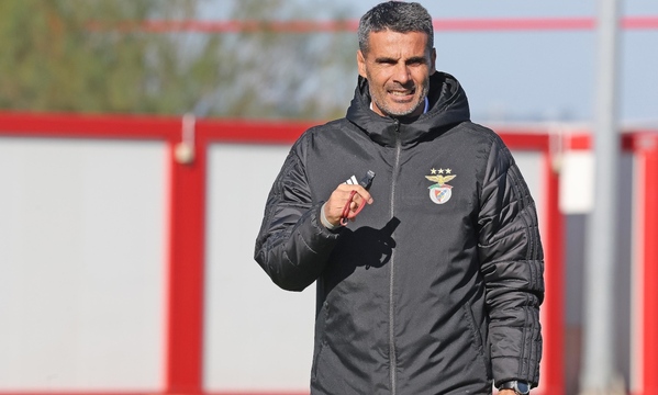 Treinador N&#233;lson Ver&#237;ssimo