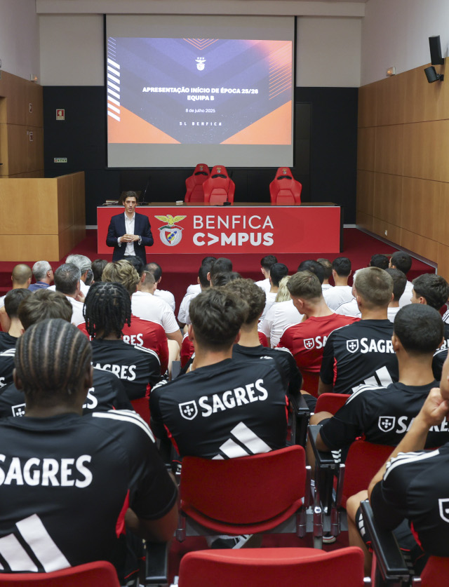 Plantel na reuni&#227;o de apresenta&#231;&#227;o