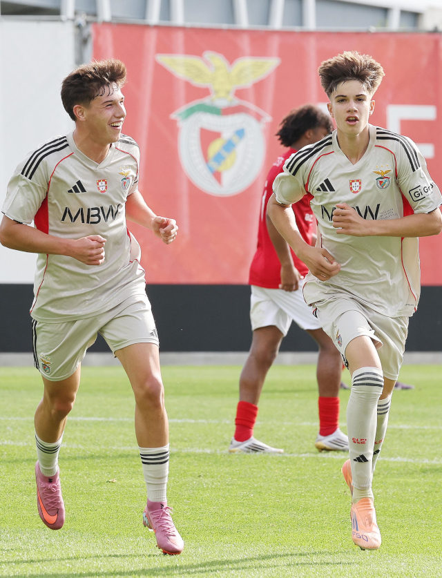 Jo&#227;o Afonso e Tiago Rodrigues apontaram os golos das &#225;guias