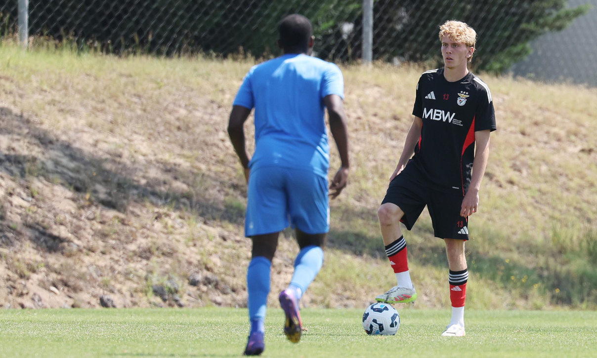 Juniores do Benfica mediram forças com os Seniores do 1º Dezembro