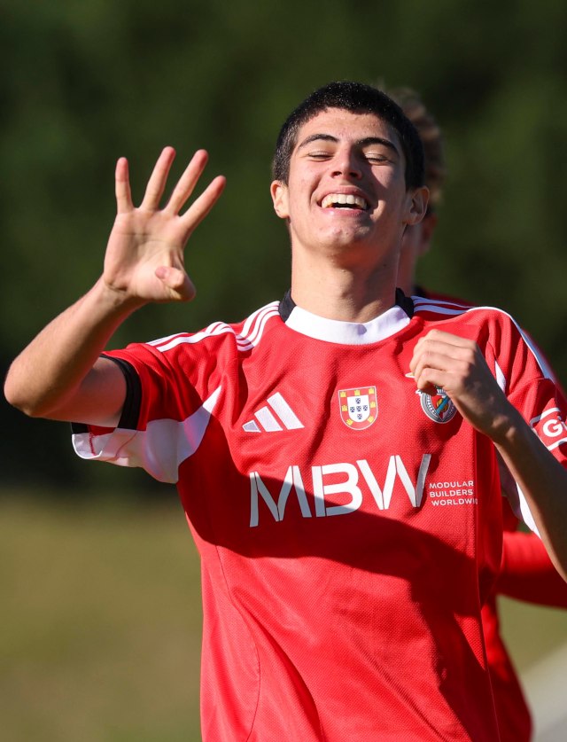 Tom&#225;s Almeida apontou quatro golos diante do Vit&#243;ria FC