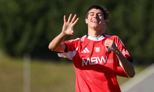 Tom&#225;s Almeida apontou quatro golos diante do Vit&#243;ria FC