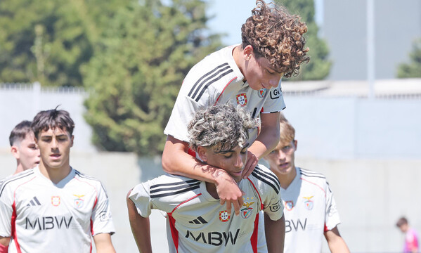 Afonso Bald&#233; festeja com Dylan Patel