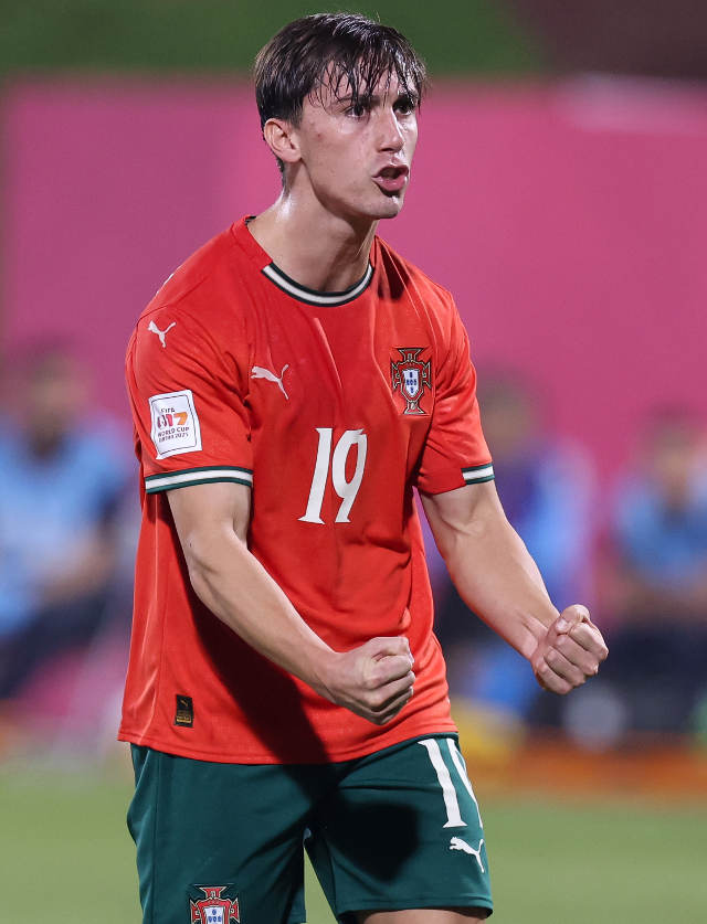 Tom&#225;s Soares marcou o primeiro golo de Portugal no desempate por pen&#225;ltis