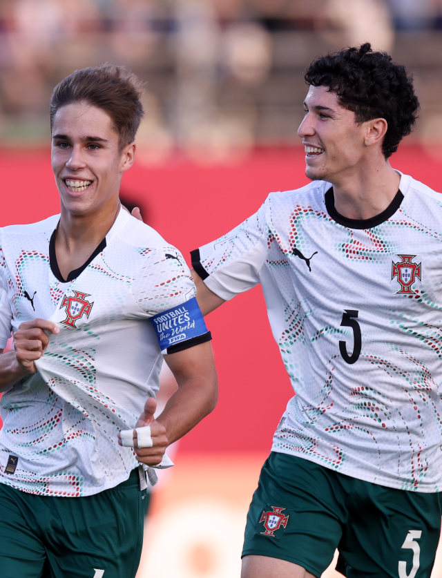 Rafael Quintas festeja o 0-1 com Jos&#233; Neto