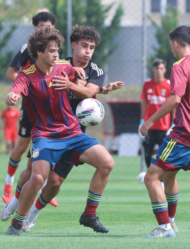Duelo intenso no Benfica Campus
