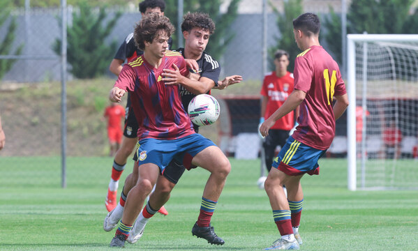Duelo intenso no Benfica Campus