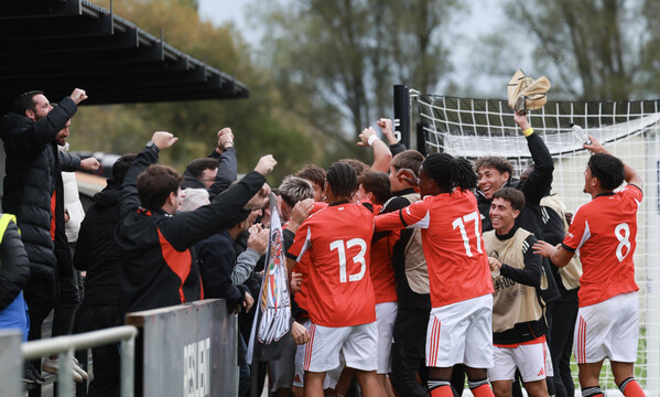 Os jogadores do Benfica celebraram com os adeptos