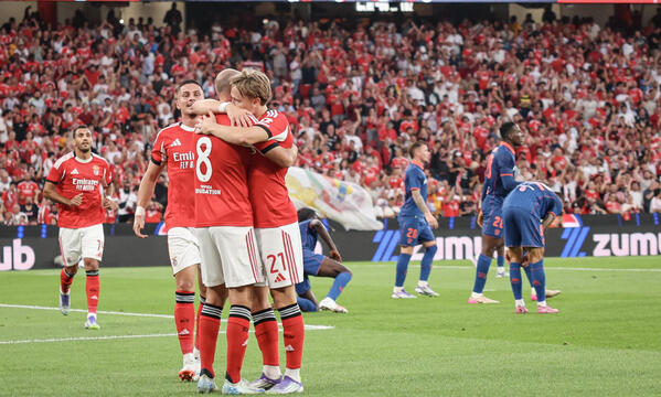 Aursnes e Schjelderup marcaram os golos do Benfica