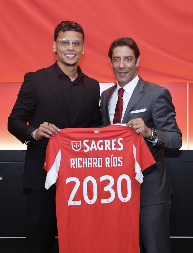 Richard Ríos con el Presidente Rui Costa