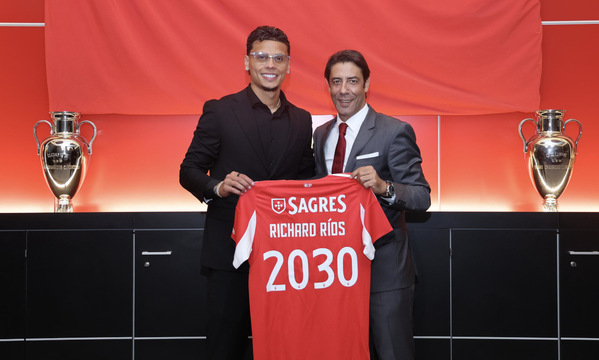 Richard Ríos con el Presidente Rui Costa