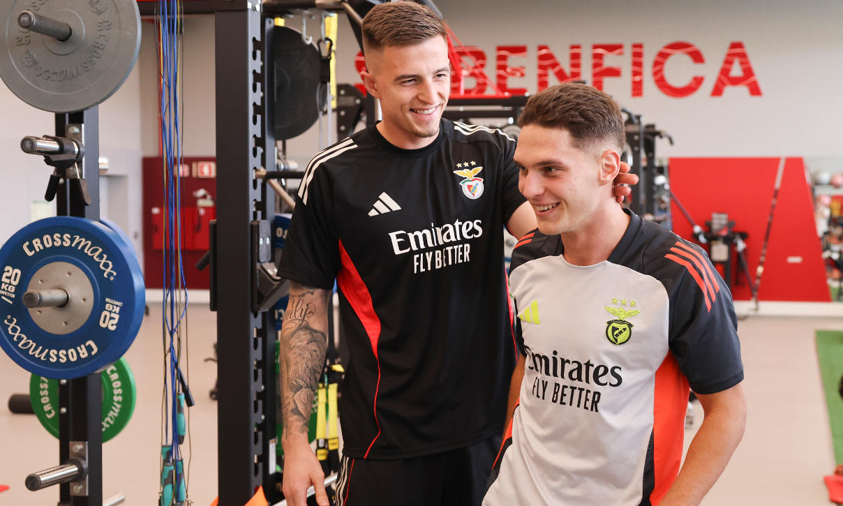 Trubin e Sudakov no Benfica Campus