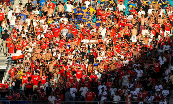 Adeptos do Benfica no Hard Rock Stadium
