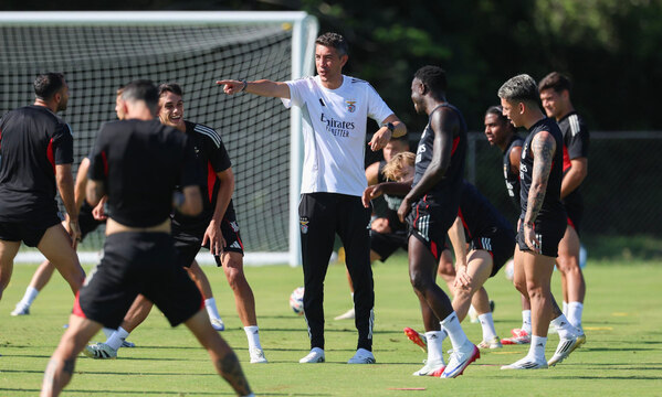 Bruno Lage ao centro