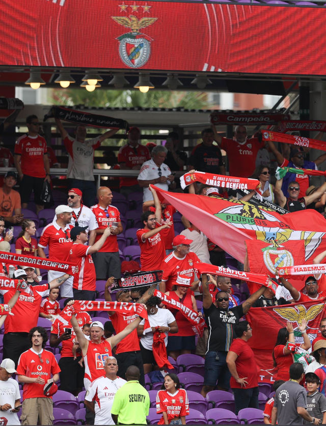 Adeptos do Benfica nas bancadas 