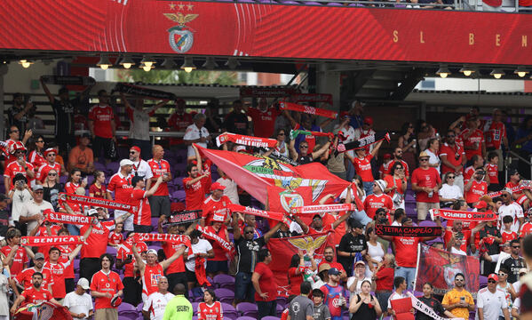 Adeptos do Benfica nas bancadas 