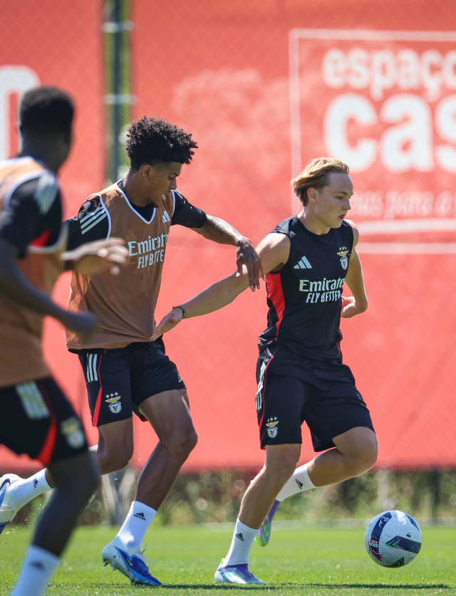 Schjelderup em a&#231;&#227;o no treino