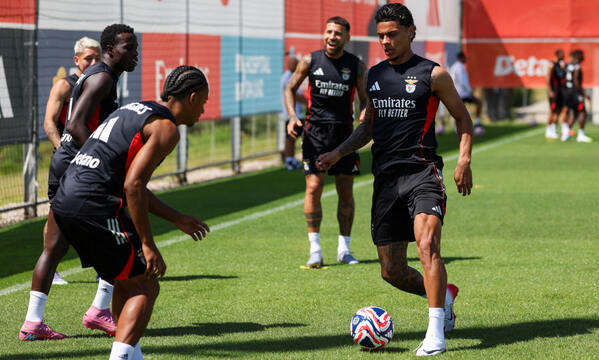 Richard R&#237;os em treino no Benfica Campus