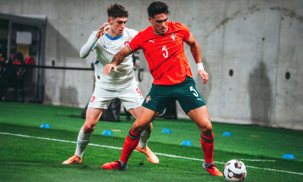 Gon&#231;alo Oliveira em a&#231;&#227;o pelos Sub-21 de Portugal ante a cong&#233;nere da Ch&#233;quia