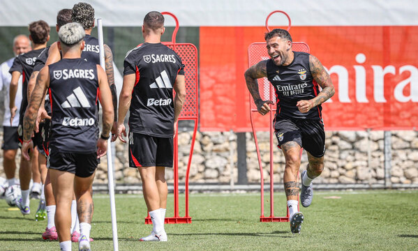 Otamendi em primeiro plano