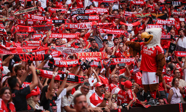 Adeptos no Estádio da Luz