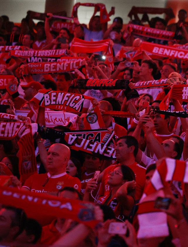 Adeptos do Benfica no Est&#225;dio da Luz