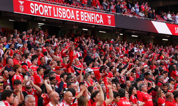 Benfiquistas no Est&#225;dio da Luz
