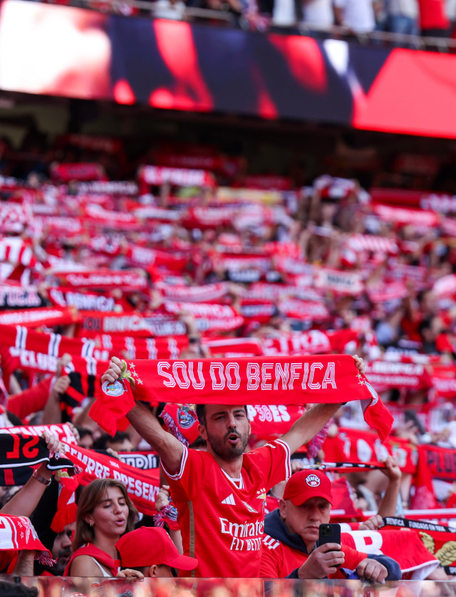 Adeptos do Benfica no Est&#225;dio da Luz