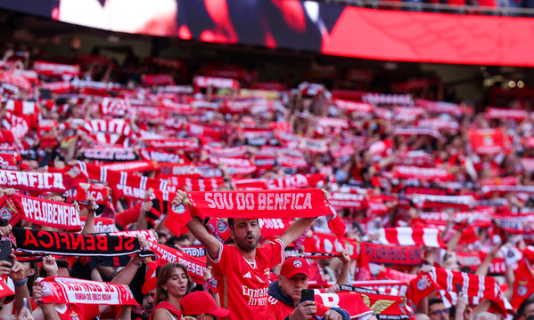 Adeptos do Benfica no Est&#225;dio da Luz