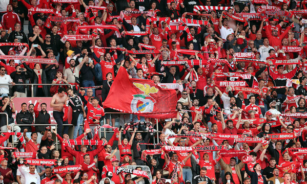 Benfiquistas no Est&#225;dio da Luz
