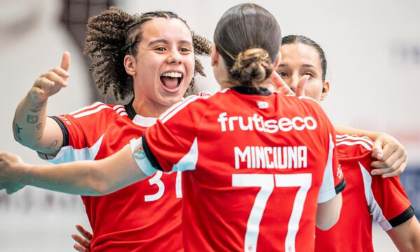 As jogadoras do Benfica festejam