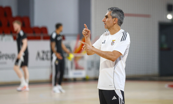 Treinador Jota Gonz&#225;lez