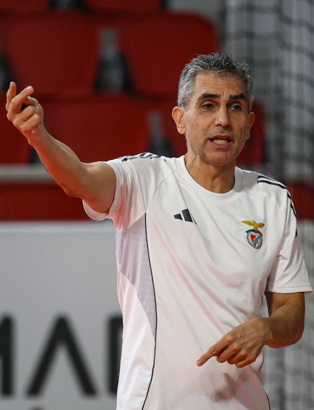 Treinador Jota Gonz&#225;lez