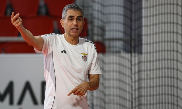 Treinador Jota Gonz&#225;lez