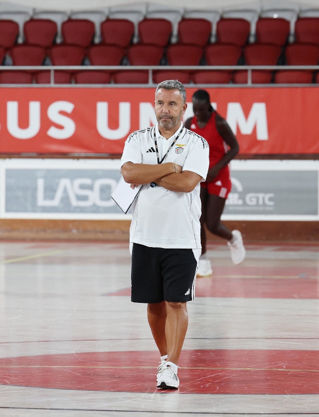 Treinador Eug&#233;nio Rodrigues
