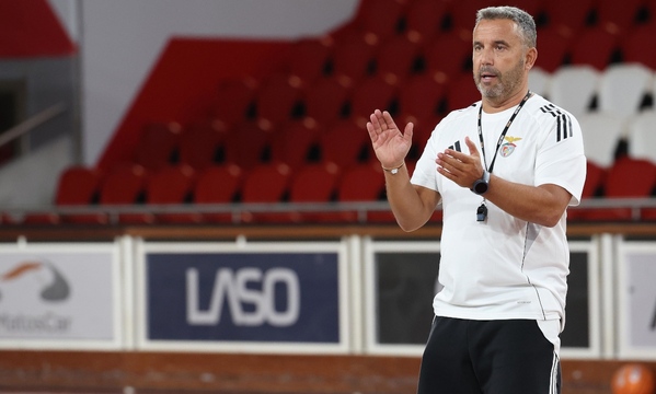 Treinador Eug&#233;nio Rodrigues