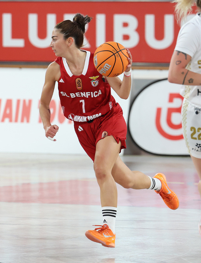 In&#234;s Faustino marcou 31 pontos neste jogo