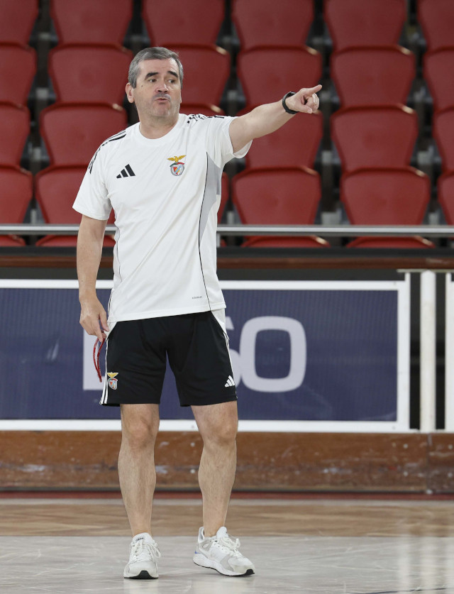 O treinador Norberto Alves durante a sess&#227;o de trabalho