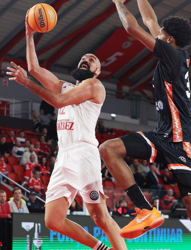 Makram Ben Romdhane ataca o cesto