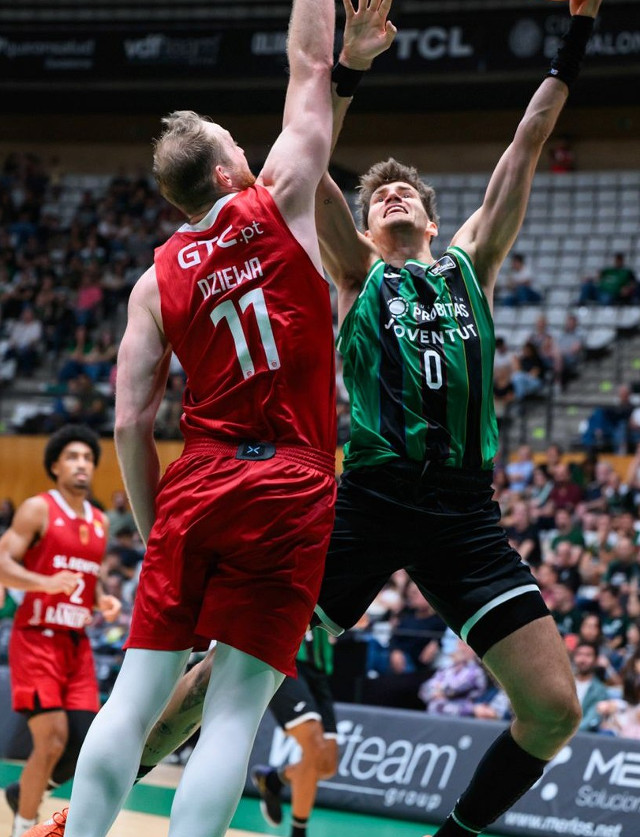 Benfica em a&#231;&#227;o contra o Joventut Badalona
